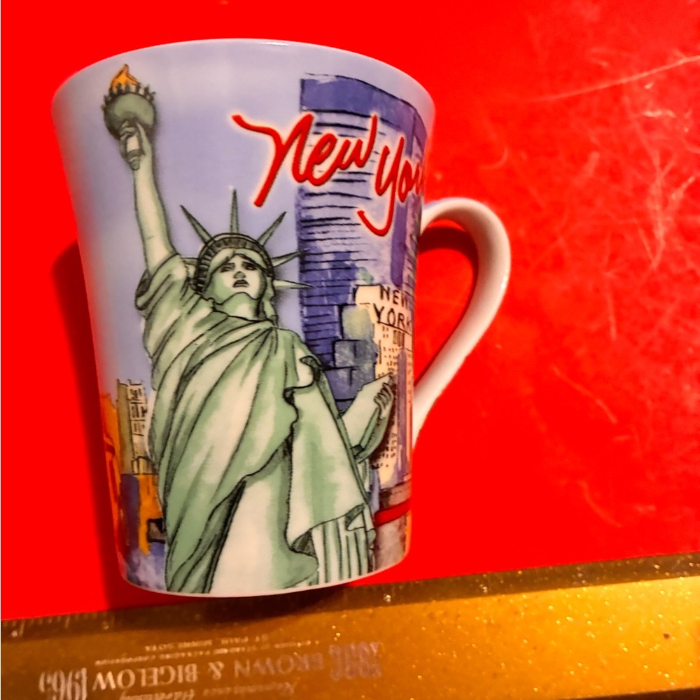 New York Souvenir Mug with Statue of Liberty Design made by PCF